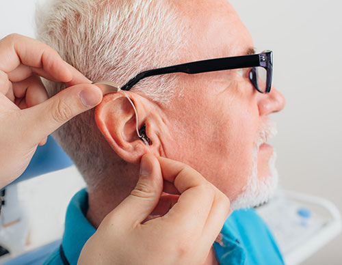 Les aides auditives mini-contours d’oreilles sont-elles faites pour vous ?