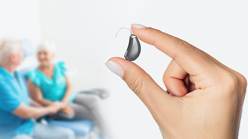 Pourquoi choisir un appareil auditif mini-contour ?